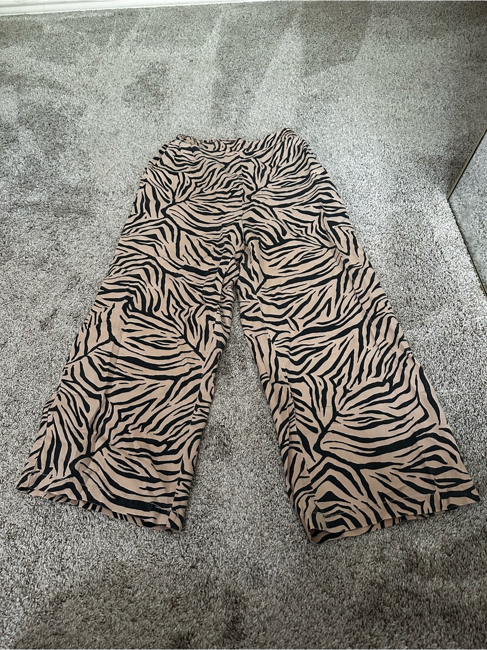 Jane and Delancey Beige and Black Zebra-Print Wide-Leg Pants